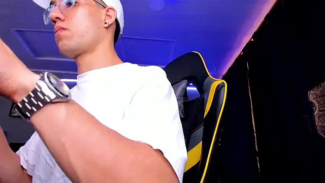 alexgiraldo   online show from September 21, 2025, 1:46 pm