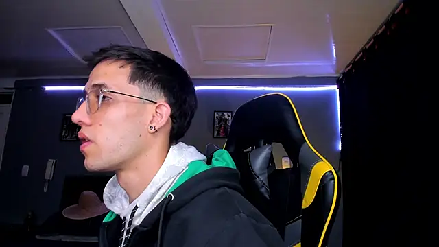 alexgiraldo   online show from September 30, 2025, 6:07 am