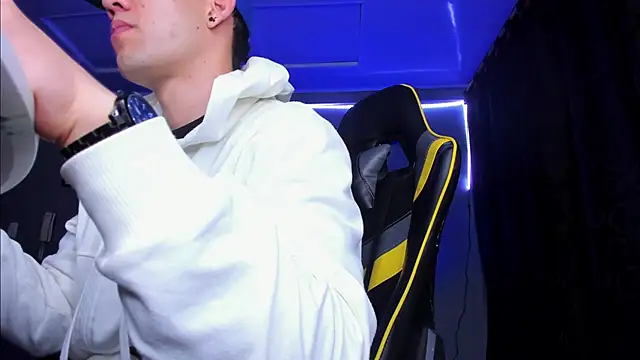 alexgiraldo   online show from October 23, 2025, 2:11 am