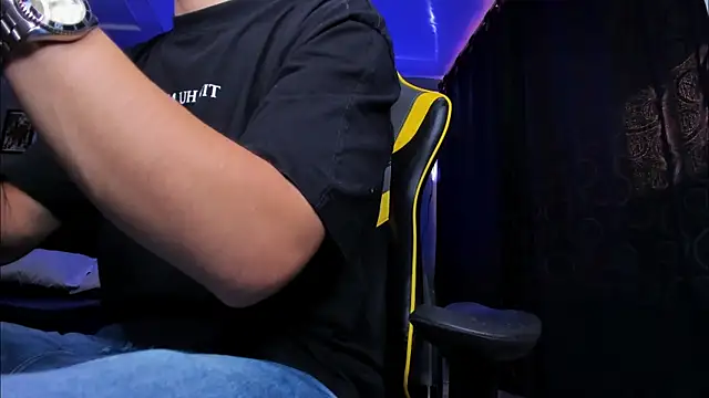 alexgiraldo   online show from November 10, 2025, 12:48 pm