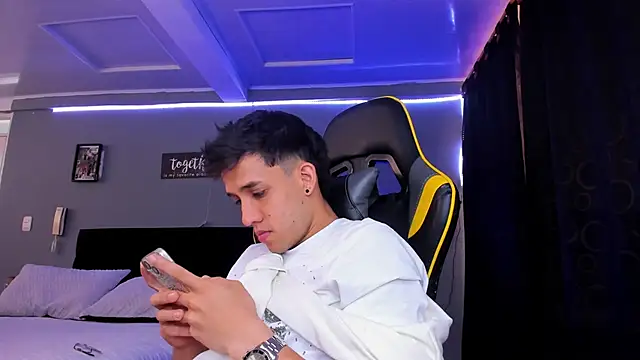 alexgiraldo   online show from November 29, 2025, 1:36 pm