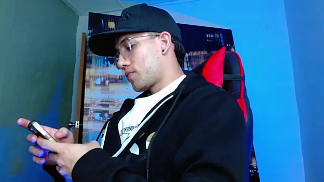 alexgiraldo   online show from April 11, 2026, 1:54 am