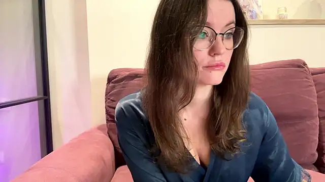 mia shine bright wow online show from September 17, 2025, 3:41 am