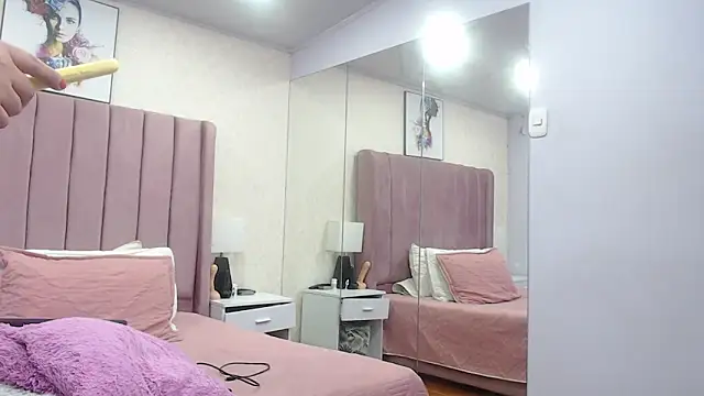 AriannaAdames online show from April 6, 2026, 12:50 pm