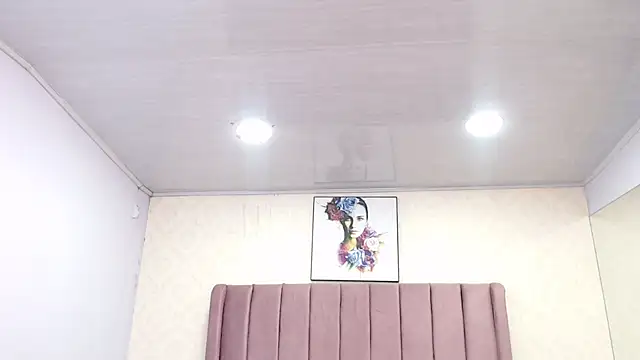 AriannaAdames online show from April 18, 2026, 12:20 pm