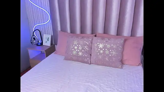 SamanthaPeachss online show from November 5, 2025, 12:05 pm