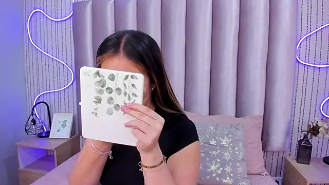 SamanthaPeachss online show from November 11, 2025, 11:43 am