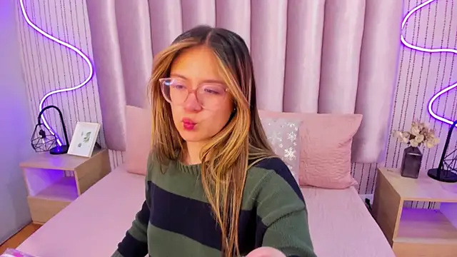 SamanthaPeachss online show from November 12, 2025, 11:43 am