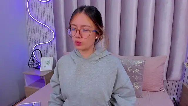 SamanthaPeachss online show from November 15, 2025, 11:51 am