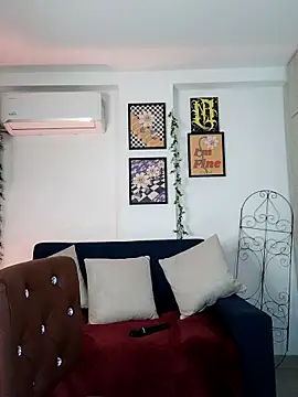 mishelkrave  online show from October 9, 2025, 1:25 am