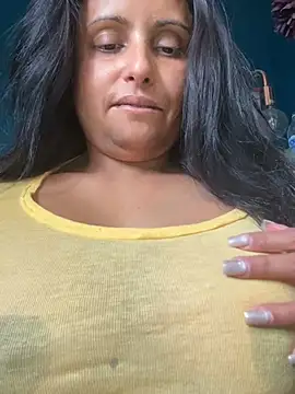 Angelaarayexx online show from May 18, 2026, 8:42 am