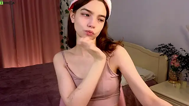 Evi Brook online show from December 23, 2025, 6:33 am