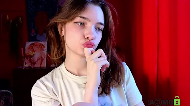 Snapshot of Evi_Brook chatting on May 27, 2026, 1:19 pm Evi Brook online show from May 27, 2026, 1:19 pm