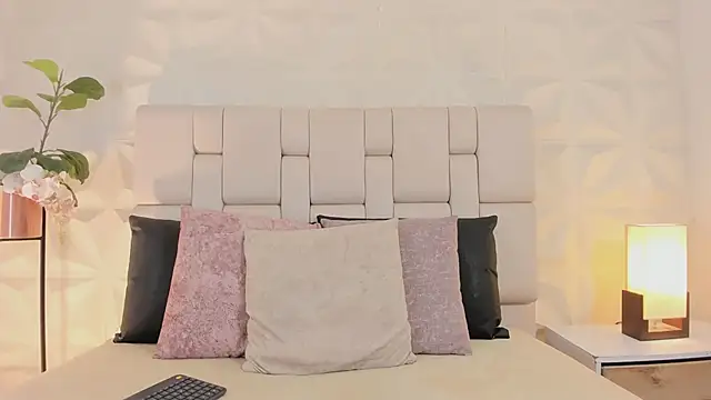 scarlettadams   online show from November 18, 2025, 12:42 pm