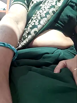Snapshot of indianhotwife639 chatting on October 10, 2025, 8:46 am indianhotwife639 online show from October 10, 2025, 8:46 am