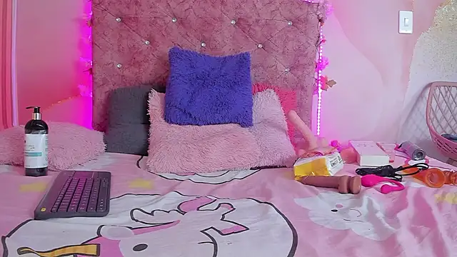 Mila grace  online show from March 10, 2026, 6:35 pm