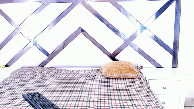 Snapshot of LadyandMaverick chatting on December 15, 2025, 3:22 am LadyandMaverick online show from December 15, 2025, 3:22 am