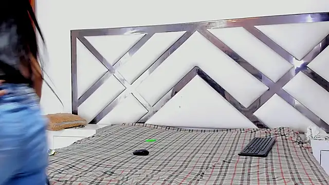 Snapshot of LadyandMaverick chatting on December 18, 2025, 4:40 am LadyandMaverick online show from December 18, 2025, 4:40 am