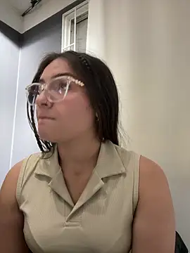 Alyha Cortes online show from November 5, 2025, 1:22 pm