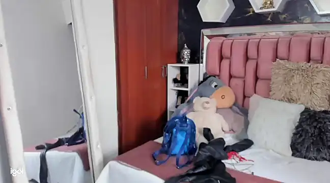 sara slut21 online show from February 12, 2025, 9:11 pm