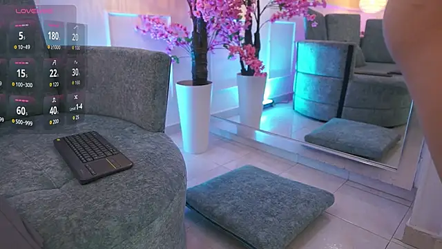 LoonaNyx online show from September 12, 2025, 11:43 am