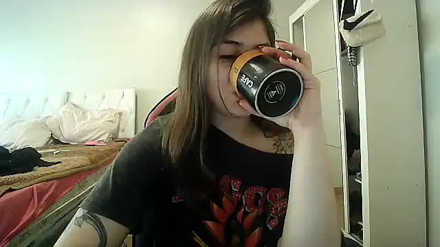 Snapshot of Becca_B chatting on October 7, 2025, 7:11 pm Becca B online show from October 7, 2025, 7:11 pm