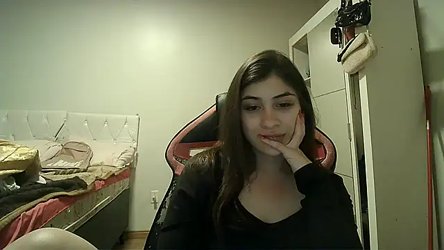 Snapshot of Becca_B chatting on October 21, 2025, 9:37 pm Becca B online show from October 21, 2025, 9:37 pm