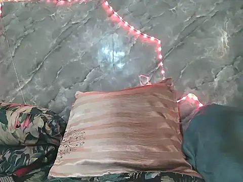 ZARIA-VIXEN online show from December 2, 2025, 11:48 am