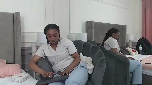 NatashaSilver online show from October 9, 2025, 1:31 pm