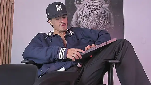 DimitriDeluxe online show from October 6, 2025, 8:06 pm