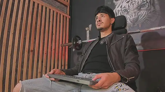 DimitriDeluxe online show from December 5, 2025, 8:16 pm