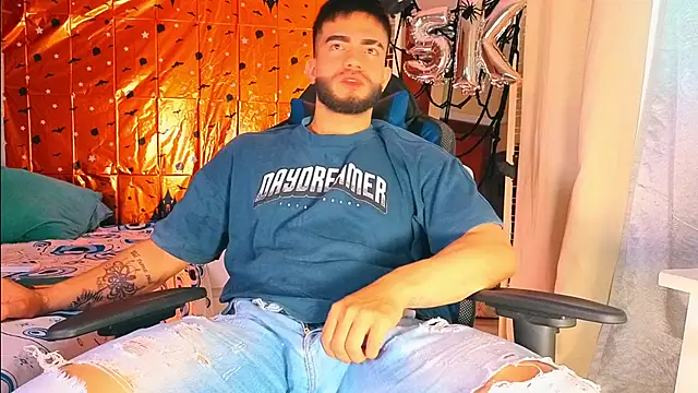 Snapshot of King_Draven3 chatting on October 26, 2025, 12:33 pm King Draven3 online show from October 26, 2025, 12:33 pm