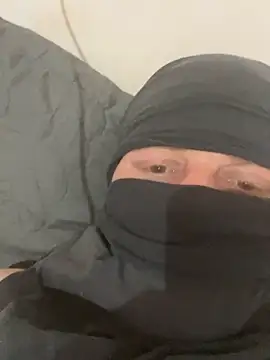 andre1z1nh0 online show from February 28, 2026, 11:06 pm