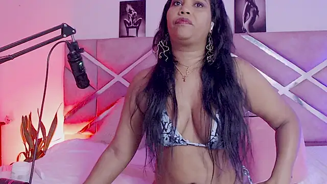 sofia 07 online show from October 7, 2025, 7:44 pm