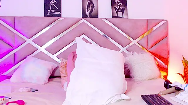 sofia 07 online show from November 7, 2025, 8:42 pm