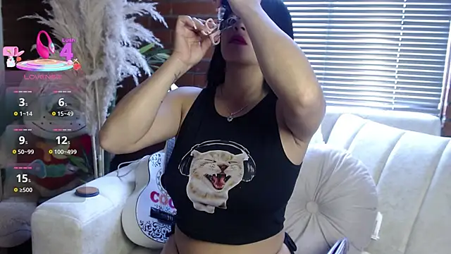 Snapshot of shara_rios chatting on May 25, 2026, 1:06 pm shara rios online show from May 25, 2026, 1:06 pm