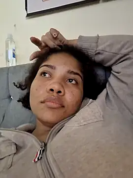 madelene online show from March 11, 2025, 5:27 am