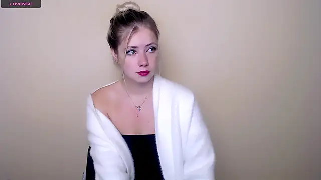 AliceHotty  online show from September 18, 2025, 7:43 am