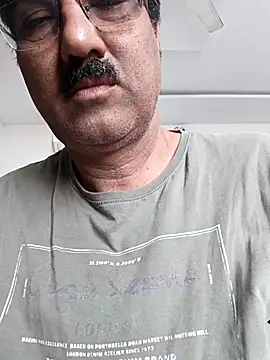 moonflower25 online show from December 21, 2025, 4:08 am