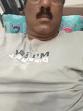 moonflower25 online show from April 19, 2026, 2:11 am