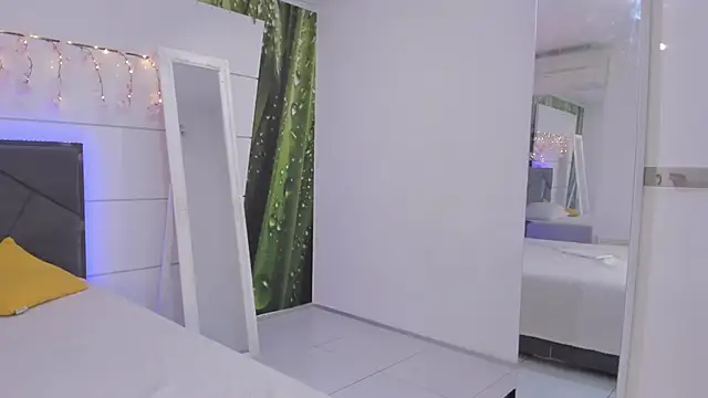 HollyTailors online show from February 10, 2026, 6:50 am