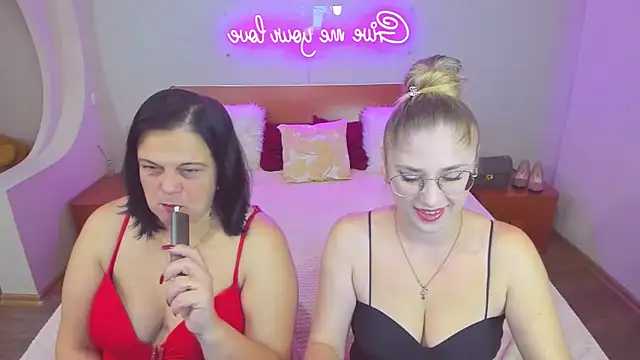 Snapshot of Your_Exstasy chatting on October 20, 2025, 8:04 am Your Exstasy online show from October 20, 2025, 8:04 am