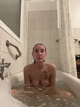 Emilia Mausi online show from April 24, 2026, 7:27 pm