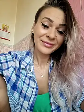 iSelena online show from September 18, 2025, 4:58 am