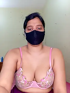 Rose-luckey online show from March 10, 2026, 1:16 pm