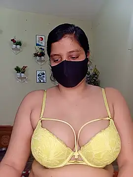 Snapshot of Rose-luckey chatting on July 28, 2026, 1:43 pm Rose-luckey online show from July 28, 2026, 1:43 pm