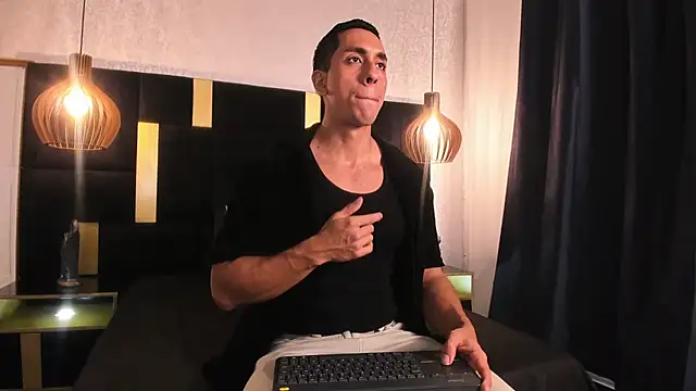 Lucio  Fox online show from April 21, 2026, 12:00 pm