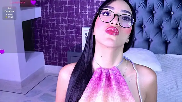 lissafeniix  online show from September 18, 2025, 10:17 am