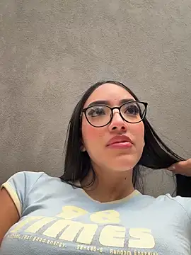 lissafeniix  online show from March 29, 2026, 5:24 pm