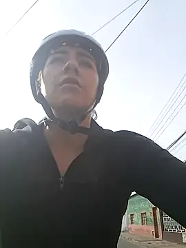 CAROLINE  07 online show from April 9, 2026, 1:05 pm